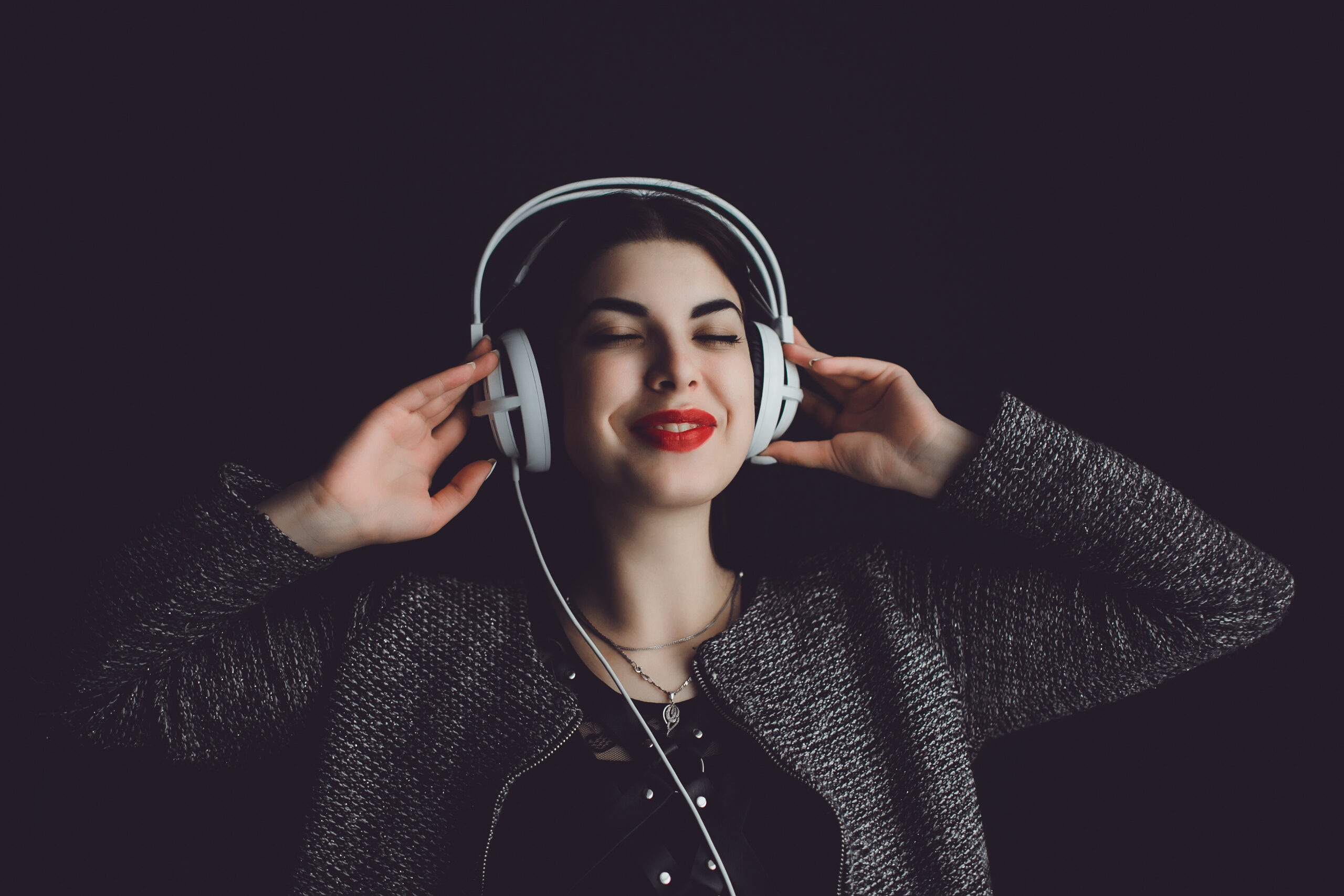 woman, girl, female, headphones, home, phone, music, listening, mp3